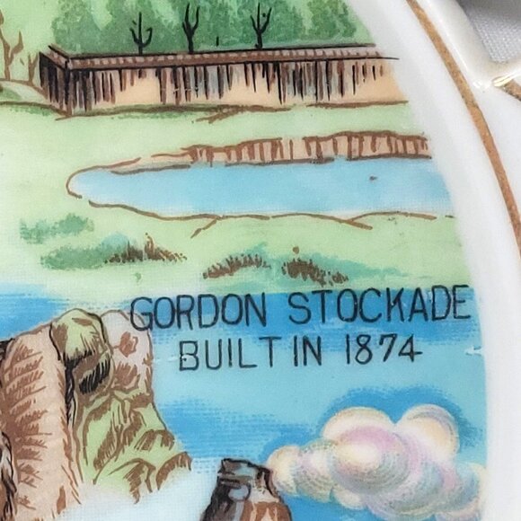 Decorative South Dakota Souvenir Plate With Gold Leaf Design & Scenic Landmarks - Picture 4 of 15